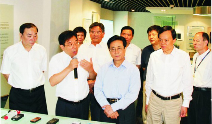 ����������Ǵ�����Ժ�ף��ʱ���㽭ʡί��ǣ������������������ξ�ίԱ��������ʱ�κ�����ί��ǣ�